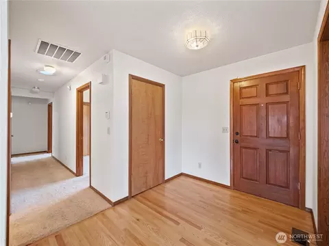 Entry Way - 2839 Christianson Ave, Enumclaw, WA 98022 photo 2 of 2