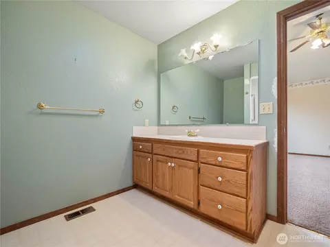 Bath - 2839 Christianson Ave, Enumclaw, WA 98022 photo 1 of 2