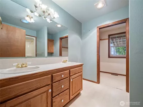 Bath - 2839 Christianson Ave, Enumclaw, WA 98022 photo 2 of 2