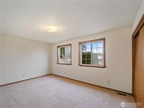 Bedroom - 2839 Christianson Ave, Enumclaw, WA 98022 photo 4 of 5
