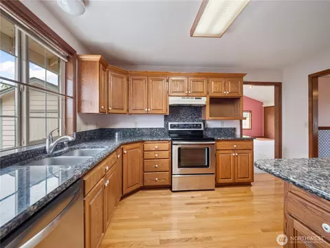Kitchen - 2839 Christianson Ave, Enumclaw, WA 98022 photo 3 of 4