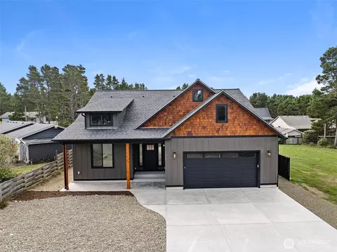 1306 195th St, Long Beach, WA 98631