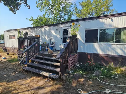 302 Main St, Oroville, WA 98844