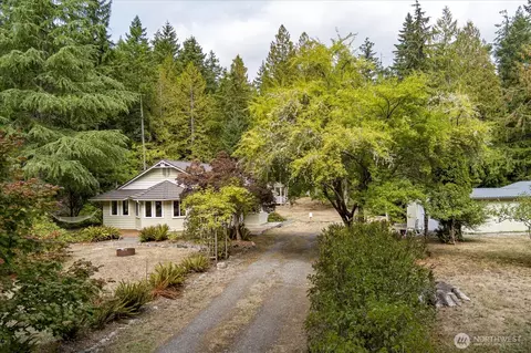 3323 Dorothys Ln, Clinton, WA 98236