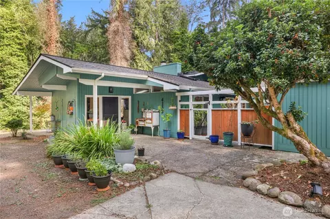 4138 Cooper Point Rd NW, Olympia, WA 98502