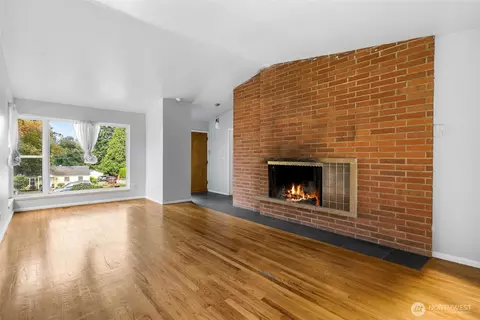 Living - 19040 103rd Ave NE, Bothell, WA 98011 photo 2 of 6