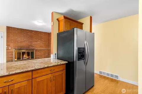 Kitchen - 19040 103rd Ave NE, Bothell, WA 98011 photo 3 of 3