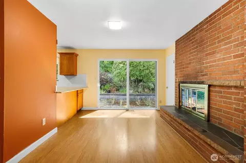 Living - 19040 103rd Ave NE, Bothell, WA 98011 photo 6 of 6