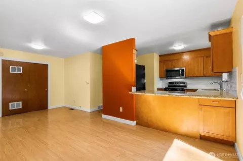 Living - 19040 103rd Ave NE, Bothell, WA 98011 photo 4 of 6