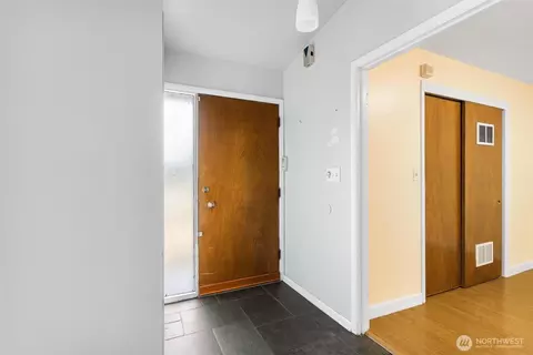 Entry Way - 19040 103rd Ave NE, Bothell, WA 98011 photo 1 of 1