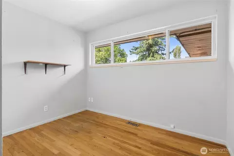 Bedroom - 19040 103rd Ave NE, Bothell, WA 98011 photo 1 of 3