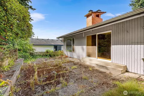 Exterior - 19040 103rd Ave NE, Bothell, WA 98011 photo 4 of 8