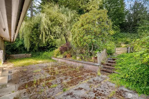 Exterior - 19040 103rd Ave NE, Bothell, WA 98011 photo 5 of 8