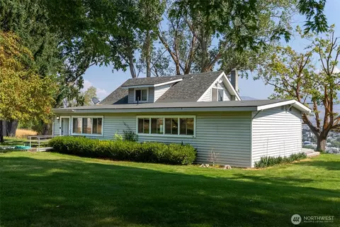 14 Dalton Rd, Omak, WA 98841