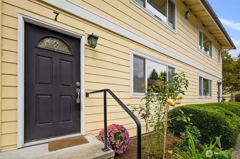 14606 NE 51st St #C7, Bellevue, WA 98007
