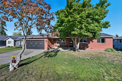 1951 Edgewood Dr, Camano Island, WA 98282