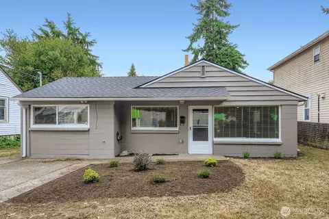 9042 Wallingford Ave N, Seattle, WA 98103