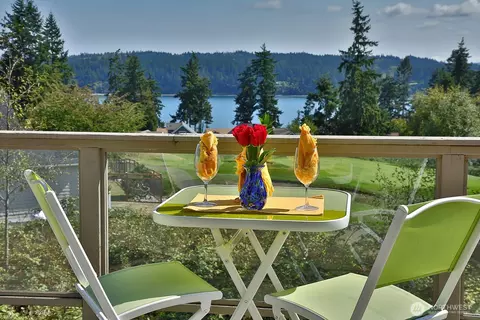 4942 Harbor Hills Dr, Freeland, WA 98249