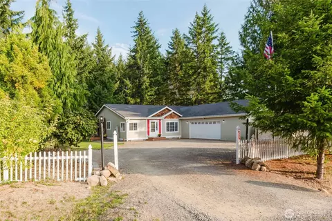 230 E Nikki Ln, Belfair, WA 98528