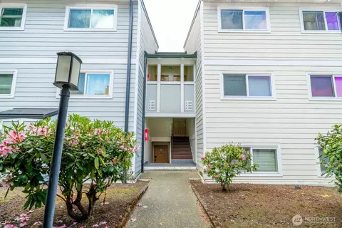 15210 Macadam Rd S #E204, Tukwila, WA 98188
