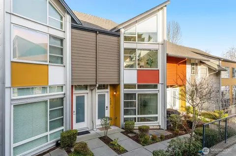 15212 NE 81st Way #103, Redmond, WA 98052