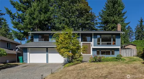 8318 NE 122nd Pl, Kirkland, WA 98034