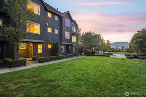 862 3rd Ave NE, Issaquah, WA 98029