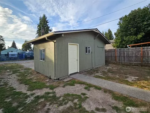 Exterior - 329 24th St, Longview, WA 98632 photo 3 of 3