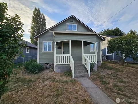 329 24th St, Longview, WA 98632