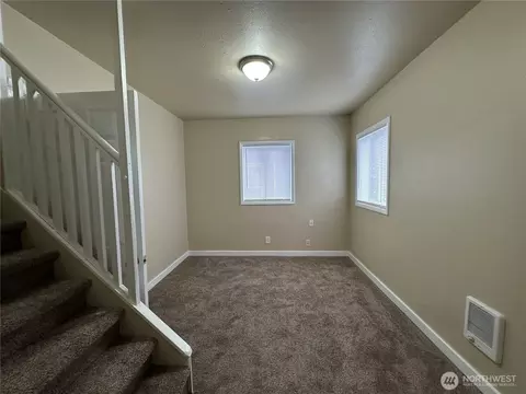Living - 329 24th St, Longview, WA 98632 photo 4 of 5