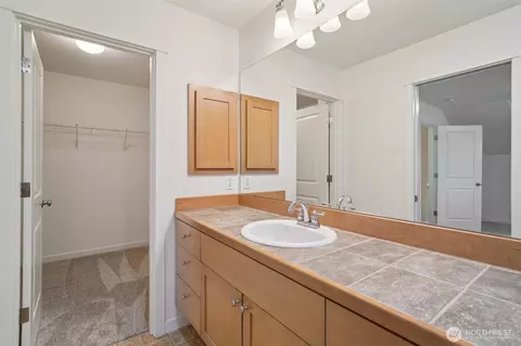 Bath - 907 148th St SE, Mill Creek, WA 98012 photo 3 of 4