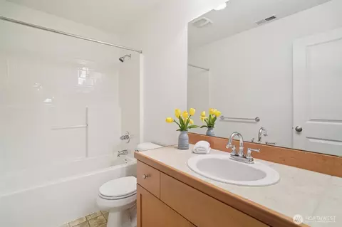 Bath - 907 148th St SE, Mill Creek, WA 98012 photo 2 of 4