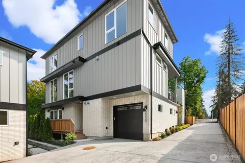 2030 NE 123rd St, Seattle, WA 98125