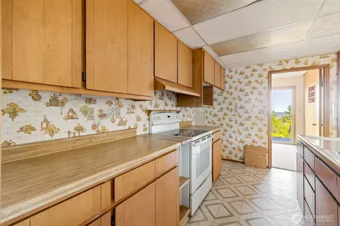 Kitchen - 170 Clara Crest Ln, Sequim, WA 98382 photo 3 of 4