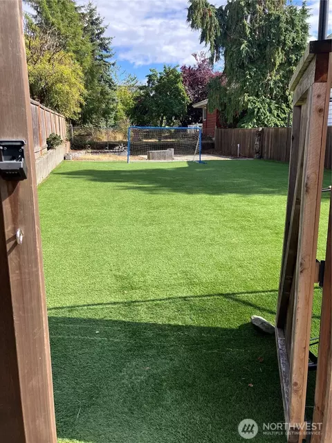 8710 Dayton Ave N, Seattle, WA 98103