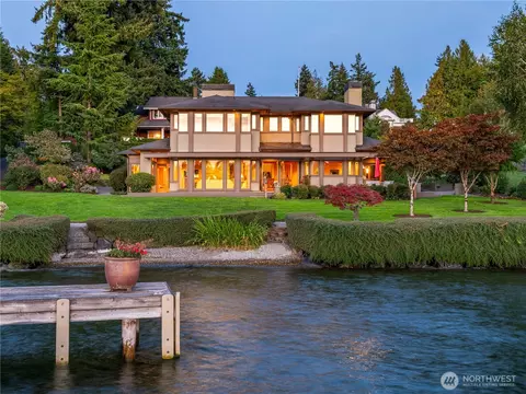 9001 NE 40th Pl, Yarrow Point, WA 98004
