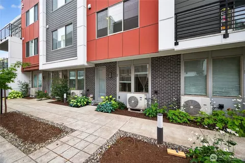 11521 117th Ln NE #2, Kirkland, WA 98033