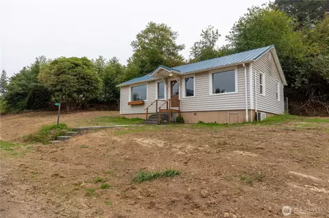 121 Sixth St, Clallam Bay, WA 98326