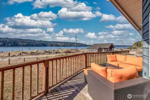 27826 Manzanita Beach Rd SW, Vashon, WA 98070