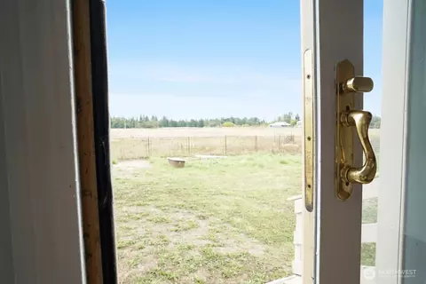 Entry Way - 18225 SE 416th St, Enumclaw, WA 98022 photo 5 of 5