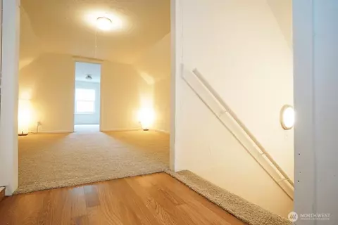 Entry Way - 18225 SE 416th St, Enumclaw, WA 98022 photo 4 of 5
