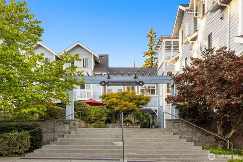 115 Hall Brothers Loop NW #203, Bainbridge Island, WA 98110