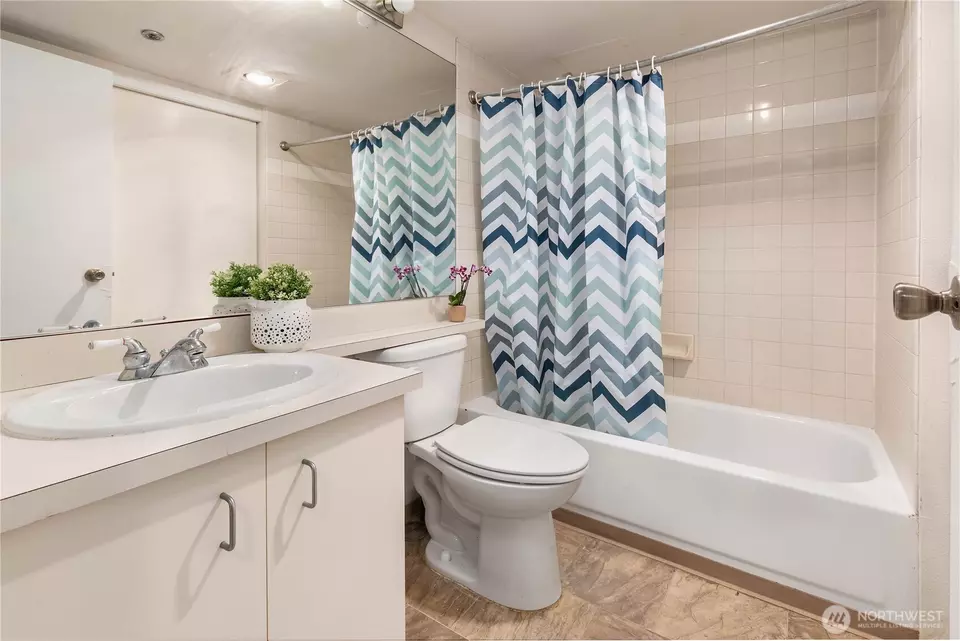 Bath - 121 Vine St #506, Seattle, WA 98121 photo 1 of 1