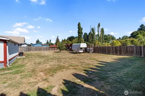 Exterior - 916 B St, Vader, WA 98593 photo 8 of 8