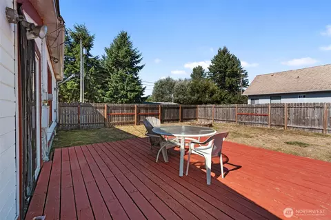 Exterior - 916 B St, Vader, WA 98593 photo 4 of 8