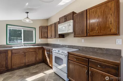 Kitchen - 916 B St, Vader, WA 98593 photo 2 of 4