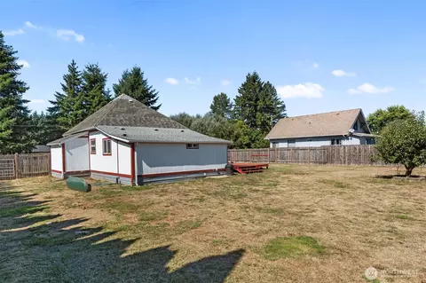 Exterior - 916 B St, Vader, WA 98593 photo 7 of 8