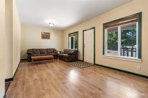Living - 916 B St, Vader, WA 98593 photo 2 of 3