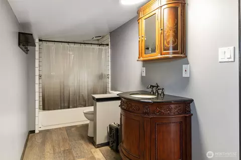 Bath - 916 B St, Vader, WA 98593 photo 1 of 1