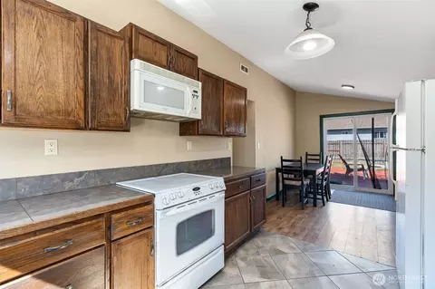Kitchen - 916 B St, Vader, WA 98593 photo 4 of 4